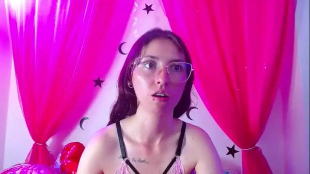 Image 2 of mildrecute Stream on Chaturbate on 20 days ago