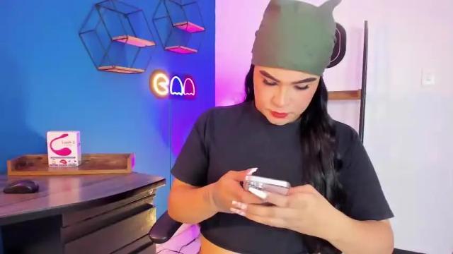 Image 10 of miley_cute_22 Stream on Chaturbate on 17 months ago