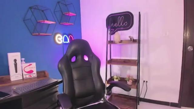 Image 3 of miley_cute_22 Stream on Chaturbate on 16 months ago