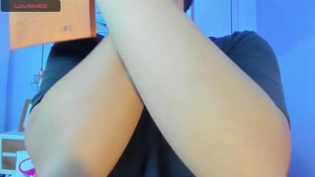 Image 3 of miley_cute_22 Stream on Chaturbate on 16 months ago
