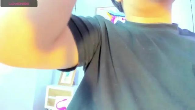 Image 7 of miley_cute_22 Stream on Chaturbate on 16 months ago