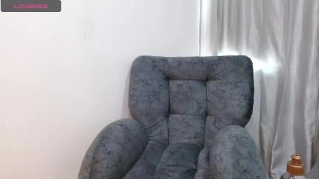 Image 8 of miley_cyrose Stream on Chaturbate on 19 months ago