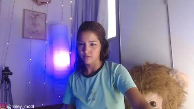 Image 12 of miley_leen Stream on Chaturbate on 18 months ago