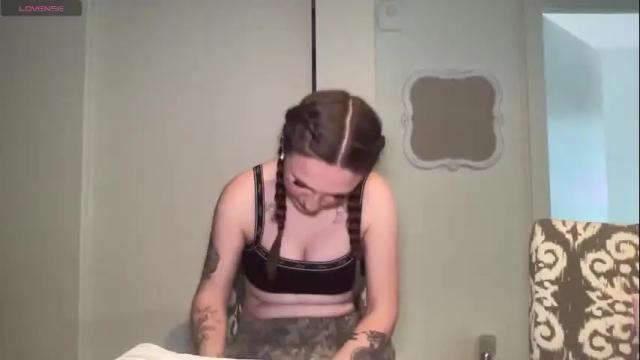 Image 2 of miley_monroee Stream on Chaturbate on 17 days ago