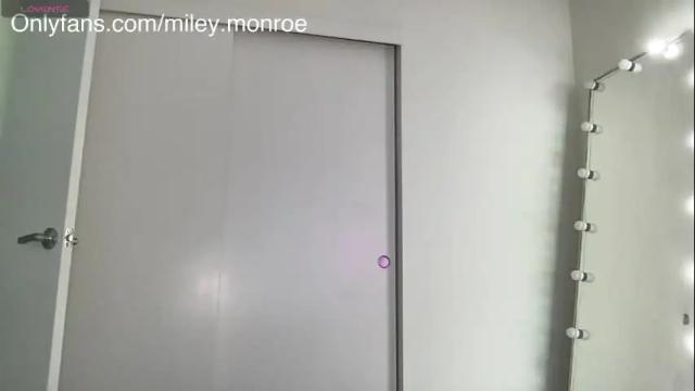 Image 3 of miley_monroee Stream on Chaturbate on 11 days ago