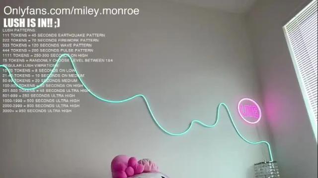Image 12 of miley_monroee Stream on Chaturbate on 3 days ago