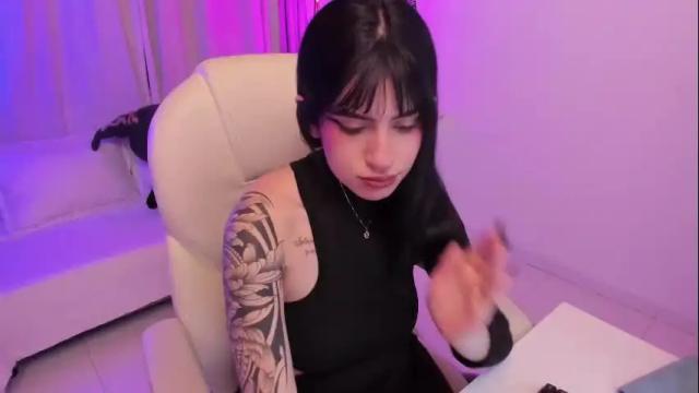 Image 2 of mileyberry Stream on Chaturbate on 3 days ago