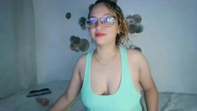 Image 2 of mileycooper_ Stream on Chaturbate on 19 months ago