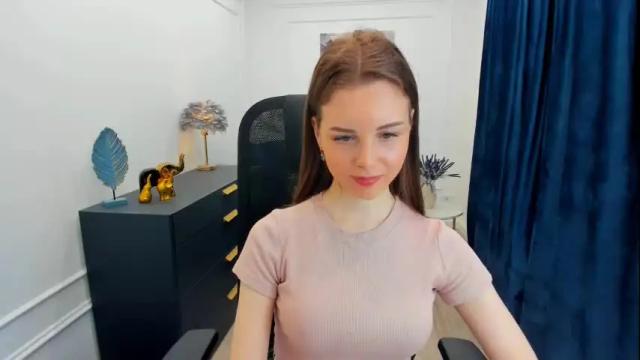 Image 3 of mileygloss Stream on Chaturbate on 1 month ago