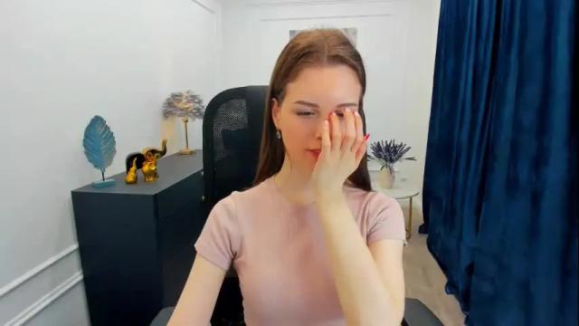 Image 4 of mileygloss Stream on Chaturbate on 1 month ago