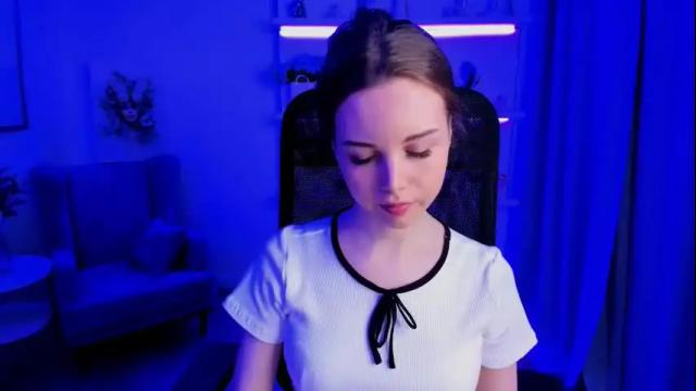 Image 12 of mileygloss Stream on Chaturbate on 12 days ago