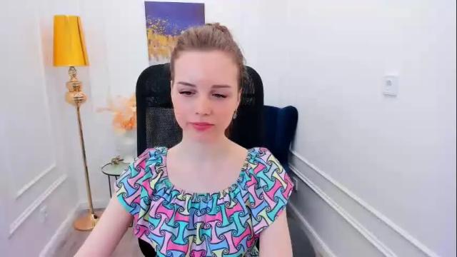 Image 3 of mileygloss Stream on Chaturbate on 8 days ago