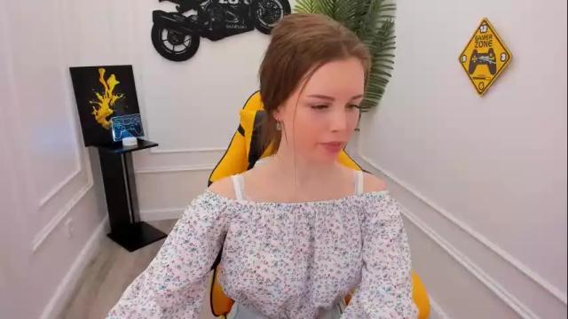 Image 12 of mileygloss Stream on Chaturbate on 2 days ago