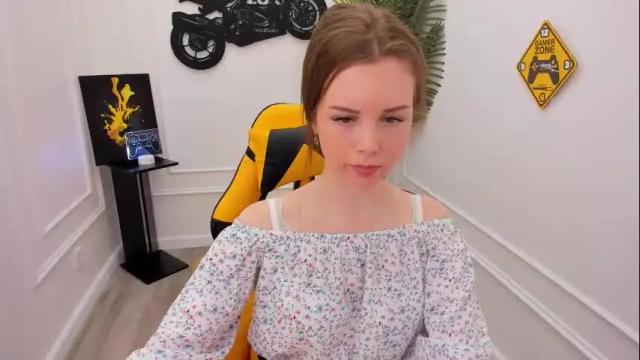 Image 2 of mileygloss Stream on Chaturbate on 2 days ago