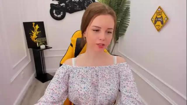 Image 8 of mileygloss Stream on Chaturbate on 2 days ago