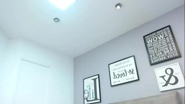 Image 2 of mileyhudson Stream on Chaturbate on 26 days ago