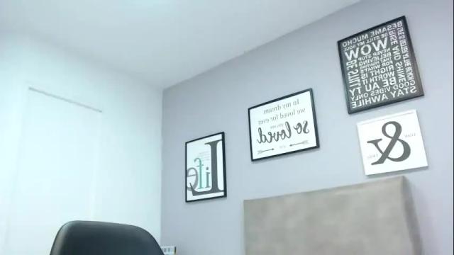 Image 4 of mileyhudson Stream on Chaturbate on 26 days ago