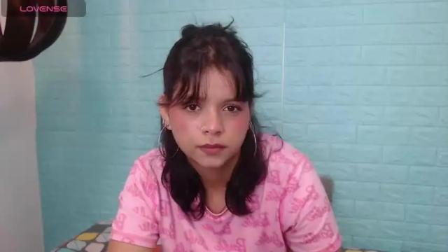 Image 3 of mileyronan Stream on Chaturbate on 16 months ago