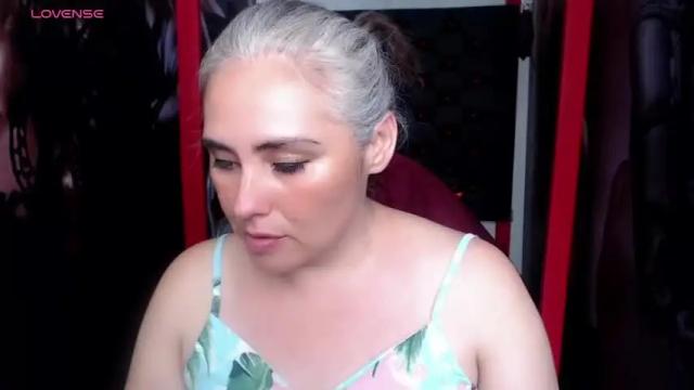 Image 6 of milf__hot_ Stream on Chaturbate on 16 months ago