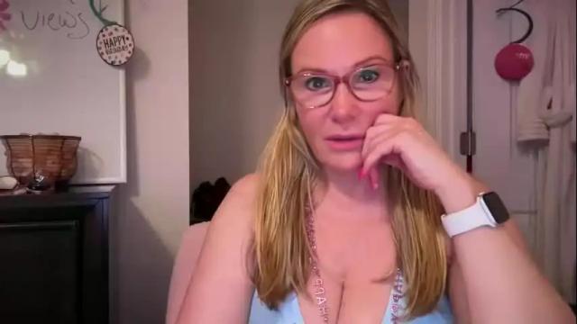 Image 3 of milf_goddess Stream on Chaturbate on 16 days ago