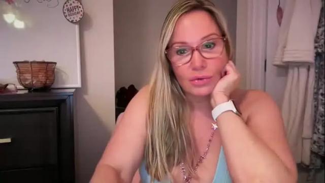 Image 7 of milf_goddess Stream on Chaturbate on 16 days ago