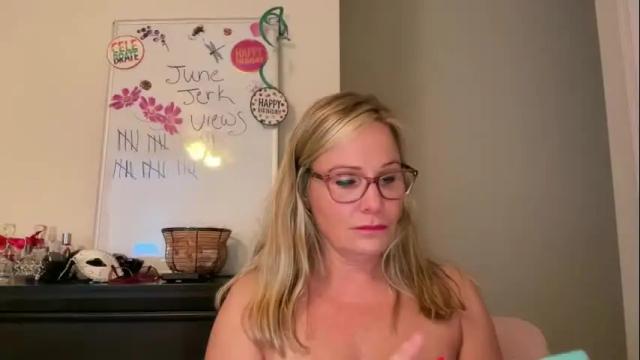 Image 4 of milf_goddess Stream on Chaturbate on 4 months ago