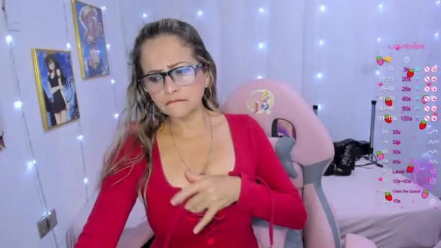 Image 3 of milf_perla Stream on Chaturbate on 21 months ago