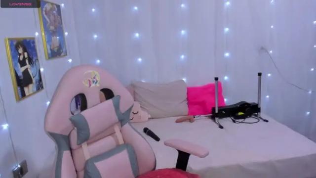 Image 2 of milf_perla Stream on Chaturbate on 19 months ago