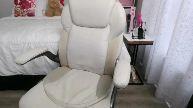 Image 10 of milf_samie Stream on Chaturbate on 16 months ago