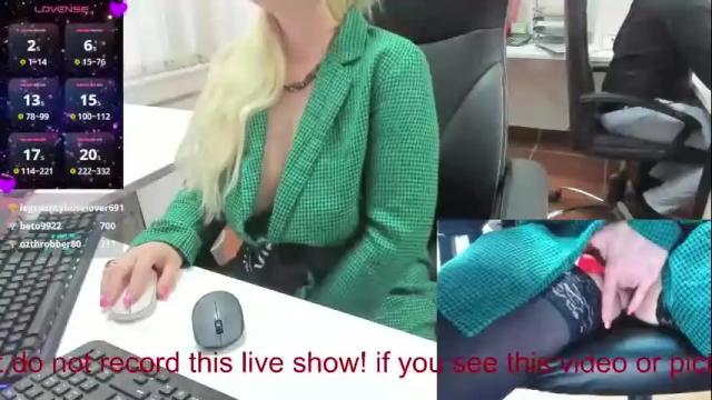 Image 3 of milf_viktoria Stream on Chaturbate on 1 month ago