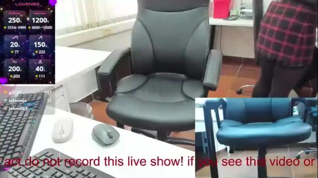 Image 2 of milf_viktoria Stream on Chaturbate on 16 days ago