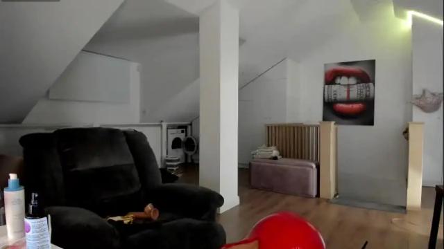 Image 10 of milfblondy Stream on Chaturbate on 1 month ago