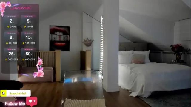 Image 11 of milfblondy Stream on Chaturbate on 3 days ago