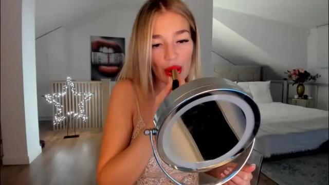 Image 4 of milfblondy Stream on Chaturbate on 1 month ago