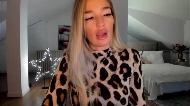 Image 2 of milfblondy Stream on Chaturbate on 15 days ago