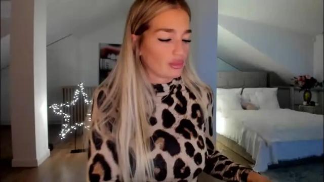 Image 4 of milfblondy Stream on Chaturbate on 15 days ago