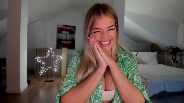 Image 6 of milfblondy Stream on Chaturbate on 29 days ago