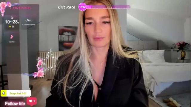 Image 2 of milfblondy Stream on Chaturbate on 24 days ago