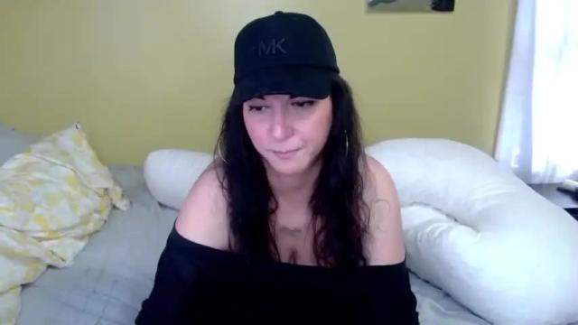 Image 10 of milfmonee Stream on Chaturbate on 13 months ago