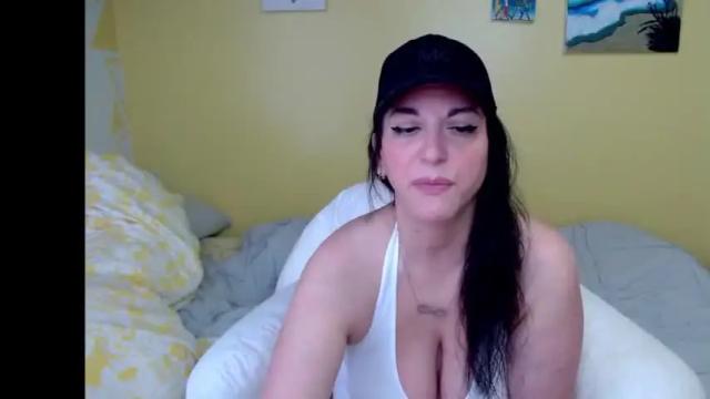 Image 10 of milfmonee Stream on Chaturbate on 13 months ago