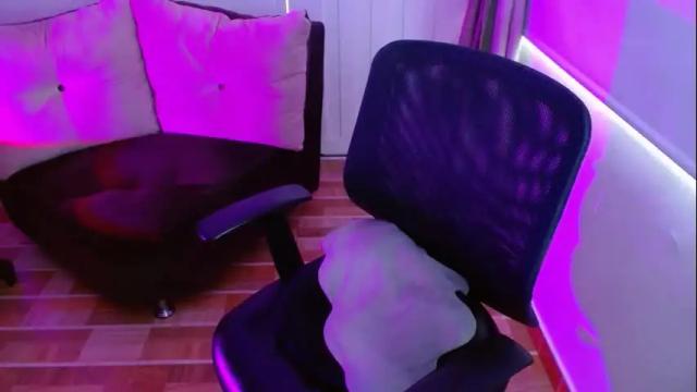 Image 3 of milfrosalie Stream on Chaturbate on 25 days ago