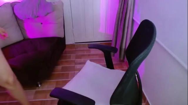 Image 3 of milfrosalie Stream on Chaturbate on 4 days ago