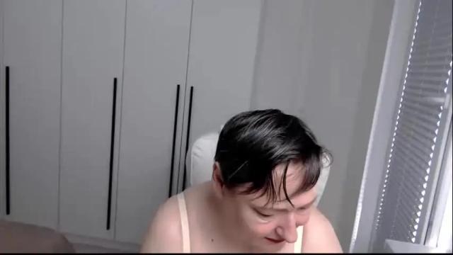 Image 4 of milfscarlette Stream on Chaturbate on 1 month ago