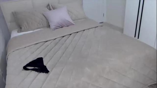 Image 12 of milfscarlette Stream on Chaturbate on 1 month ago