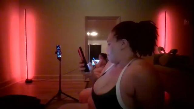 Image 12 of milfshakelounge Stream on Chaturbate on 5 months ago