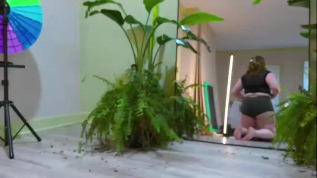 Image 4 of milfshakelounge Stream on Chaturbate on 3 months ago