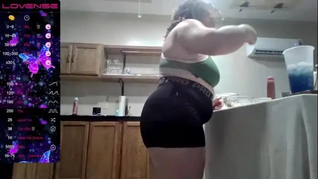 Image 4 of milfshakelounge Stream on Chaturbate on 2 months ago
