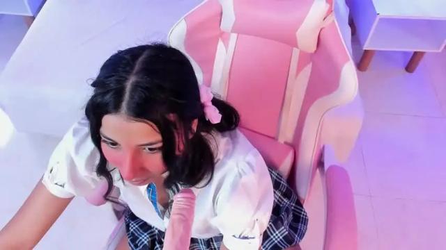 Image 11 of miliaangeles Stream on Chaturbate on 14 months ago