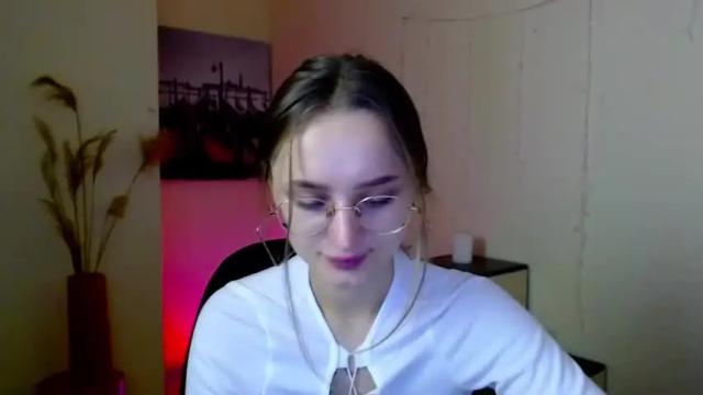 Image 3 of milka_shy Stream on Chaturbate on 19 months ago