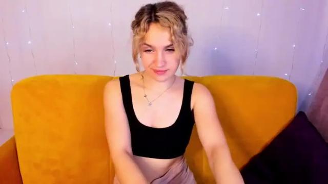 Image 2 of milkablond Stream on Chaturbate on 13 months ago